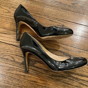 L.K. BENNETT
Black Patent Leather Pumps